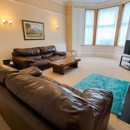 Large Glasgow South Family Home - Free Parking Екстер'єр фото