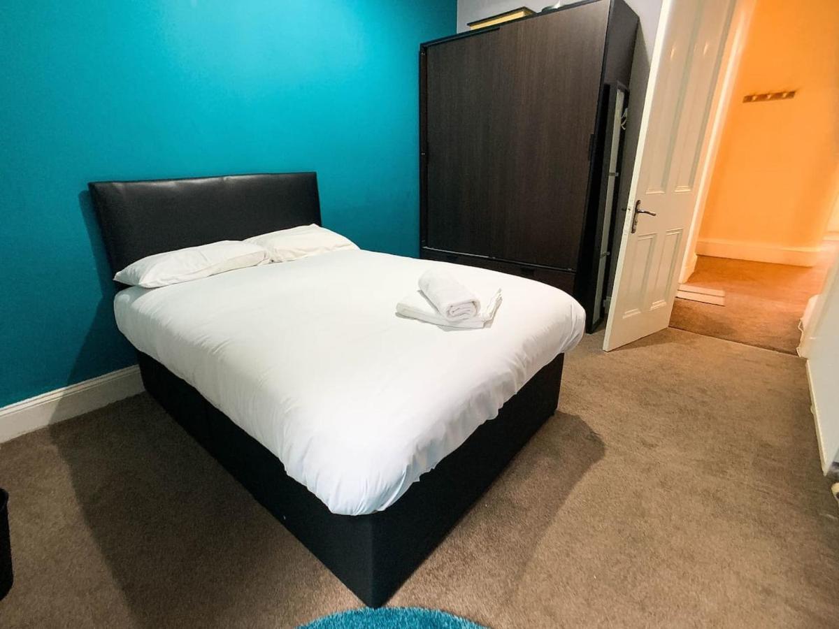 Large Glasgow South Family Home - Free Parking Екстер'єр фото