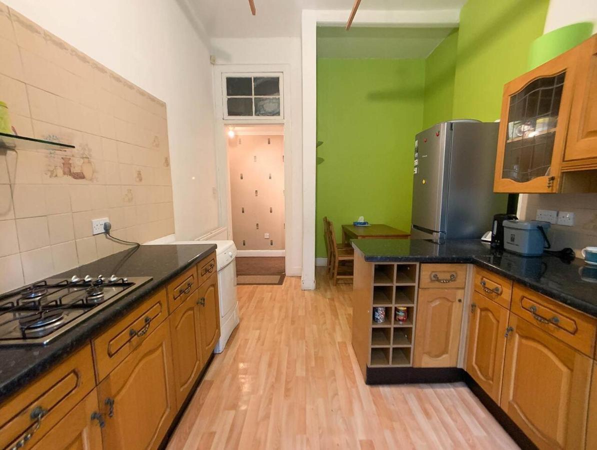Large Glasgow South Family Home - Free Parking Екстер'єр фото