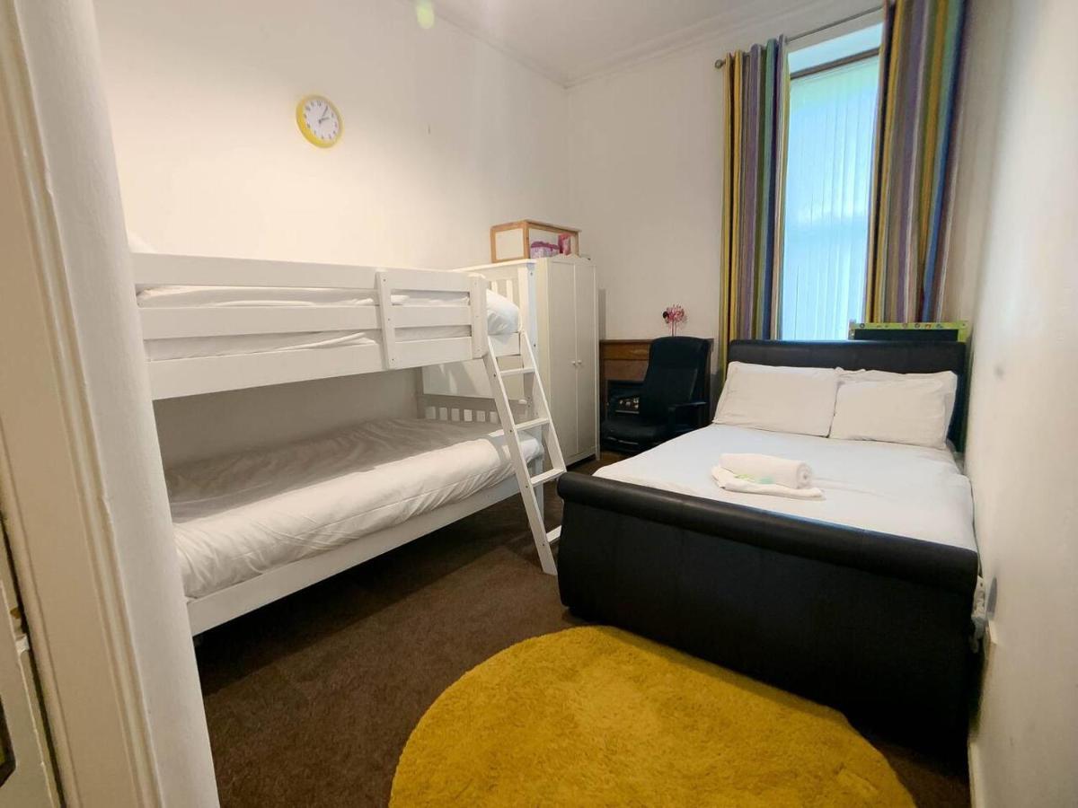 Large Glasgow South Family Home - Free Parking Екстер'єр фото