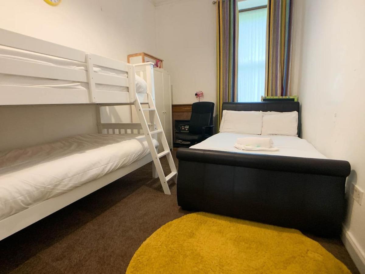 Large Glasgow South Family Home - Free Parking Екстер'єр фото