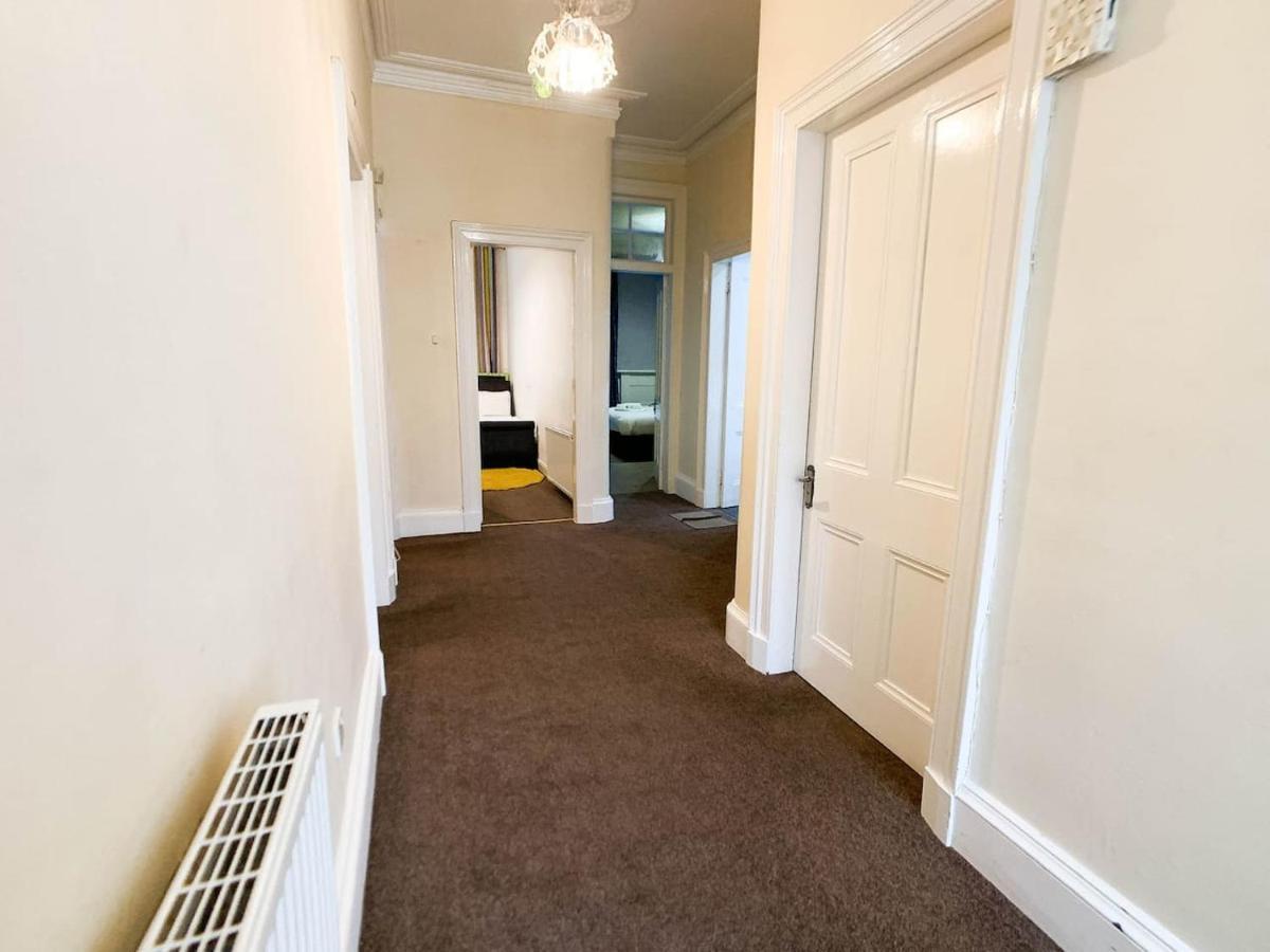 Large Glasgow South Family Home - Free Parking Екстер'єр фото